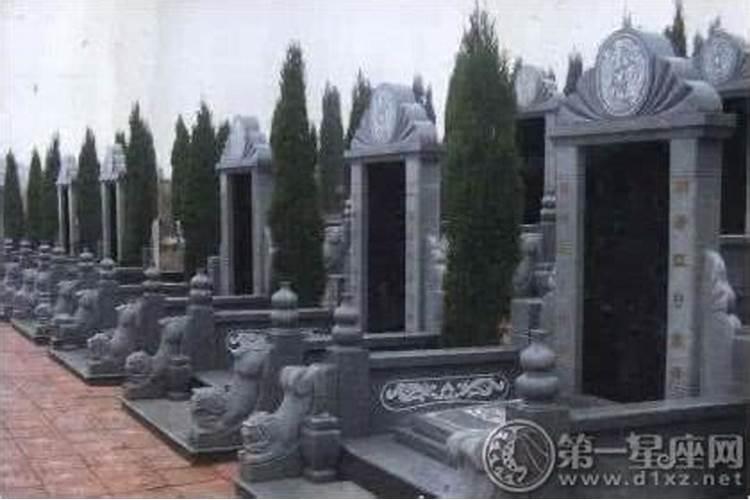 梦见墓地好多坟墓和墓碑