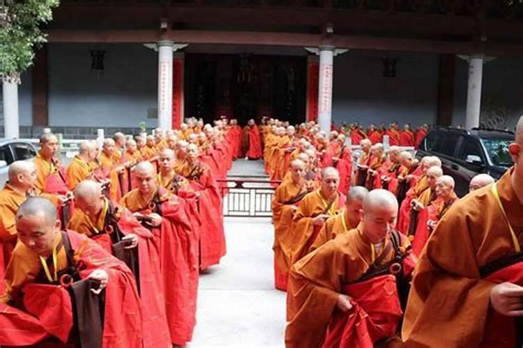 藏传佛教上师做法事
