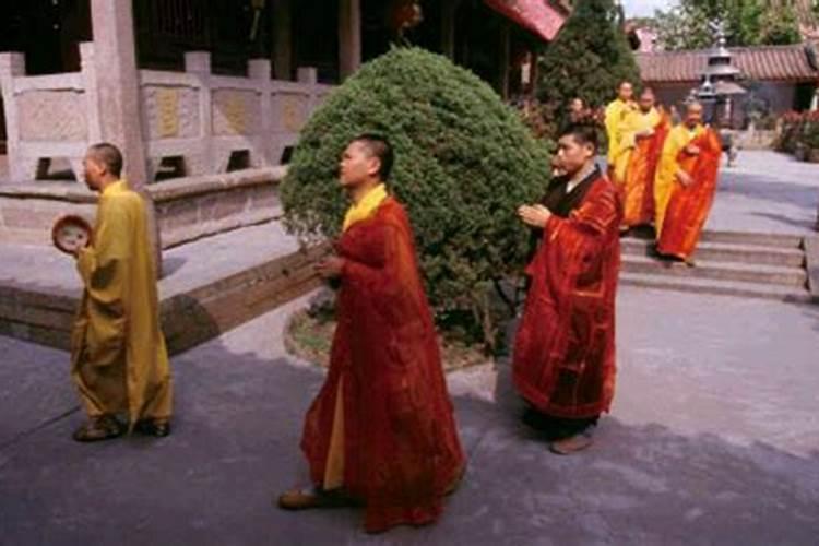 藏传佛教做法事的服饰