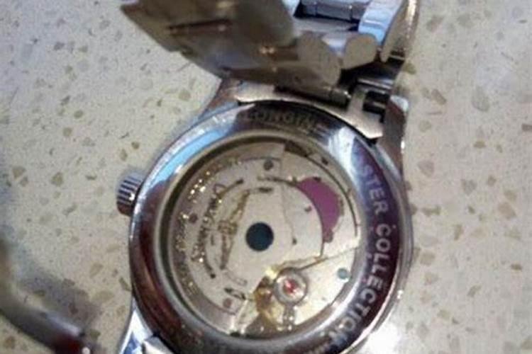 梦见捡到一块表带坏掉的手表