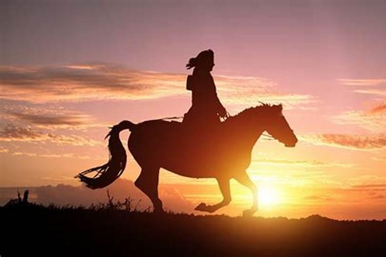 梦见天空上有人骑着马