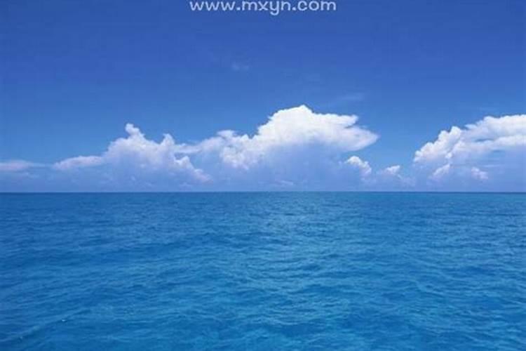 梦见蓝色海水清澈见底