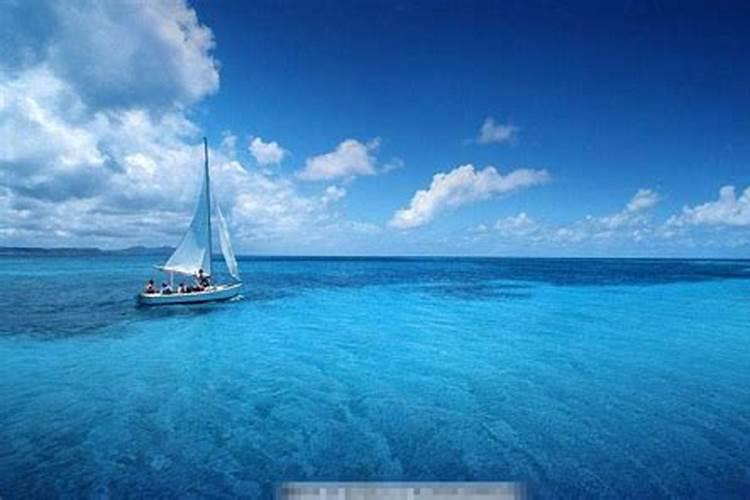 梦见大海很蓝很美还有船