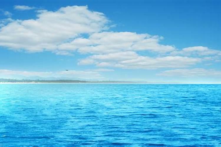梦见大海很蓝很美瞬间没水了