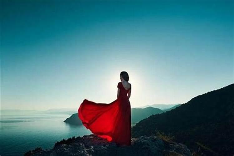 做梦梦见穿红裙子是什么意思