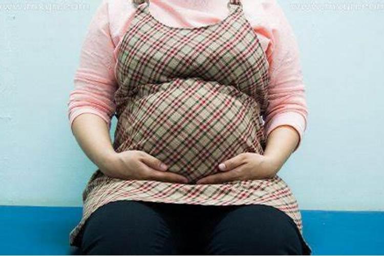 梦见怀孕的女人挺着大肚子